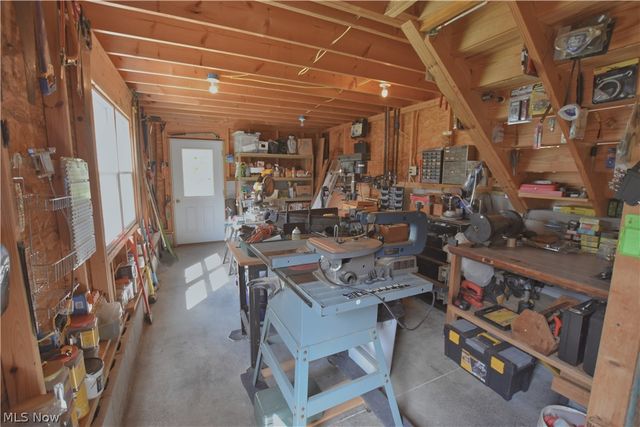 2873 Lodge Road SW, Sherrodsville, OH 44675