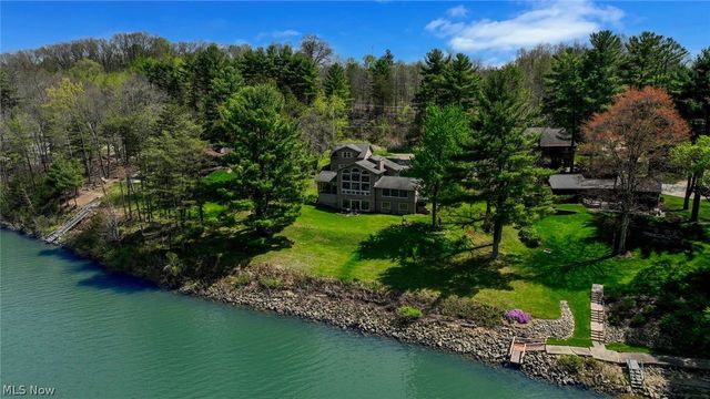 2873 Lodge Road SW, Sherrodsville, OH 44675