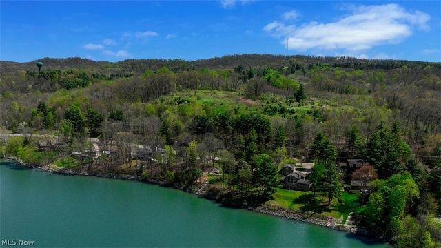 2873 Lodge Road SW, Sherrodsville, OH 44675