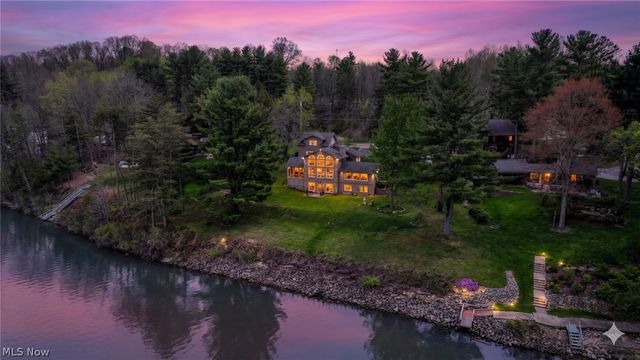 2873 Lodge Road SW, Sherrodsville, OH 44675