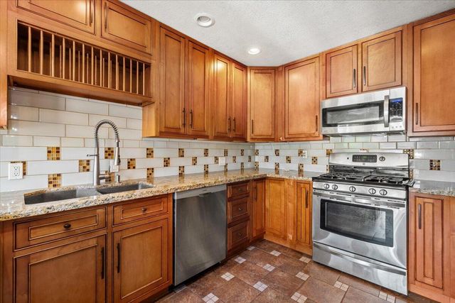 1956 Gage Lane, Eureka, CA 95503