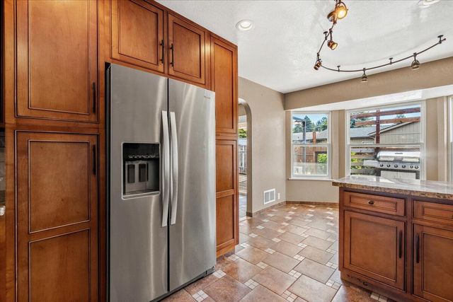 1956 Gage Lane, Eureka, CA 95503