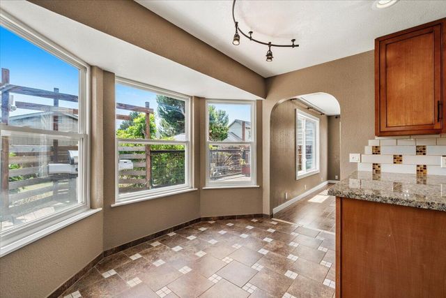 1956 Gage Lane, Eureka, CA 95503