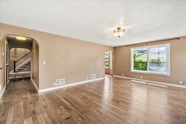 1956 Gage Lane, Eureka, CA 95503