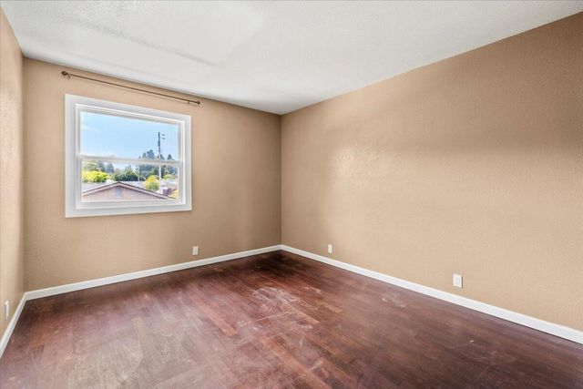 1956 Gage Lane, Eureka, CA 95503