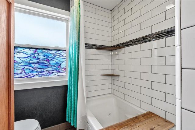 1956 Gage Lane, Eureka, CA 95503