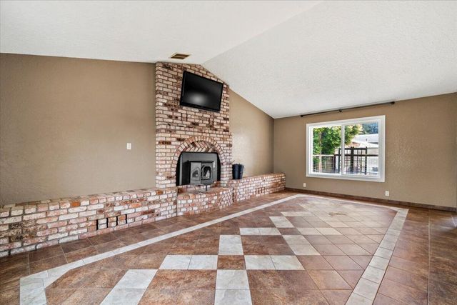 1956 Gage Lane, Eureka, CA 95503