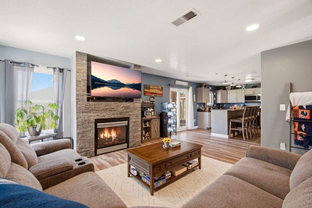 7908 Tiffany Road SW, Albuquerque, NM 87121