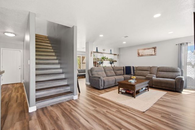 7908 Tiffany Road SW, Albuquerque, NM 87121