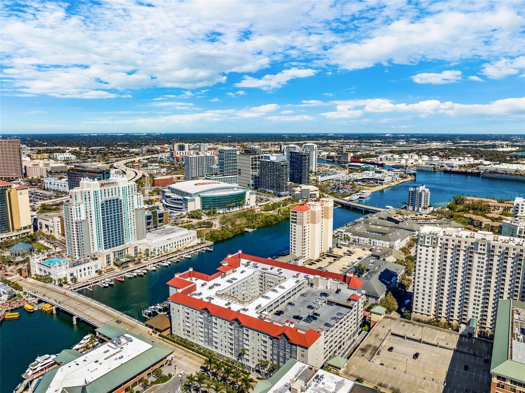 Image 36 of property listing at 700 S HARBOUR ISLAND BOULEVARD 143, Tampa, FL 33602
