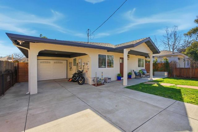 2212 Dumbarton Avenue, East Palo Alto, CA 94303