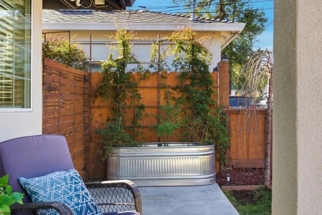 2212 Dumbarton Avenue, East Palo Alto, CA 94303