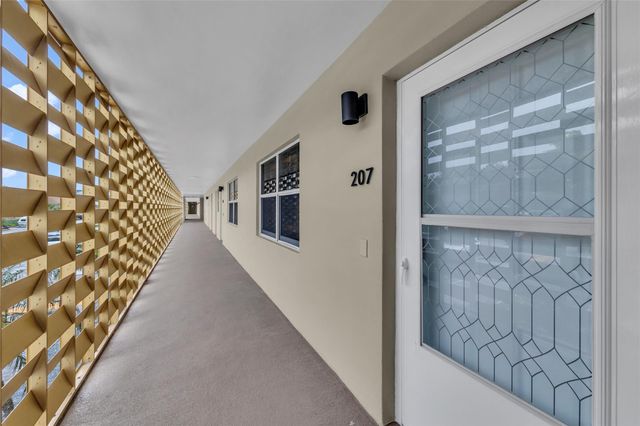 3050 NE 16th Ave 207, Oakland Park, FL 33334