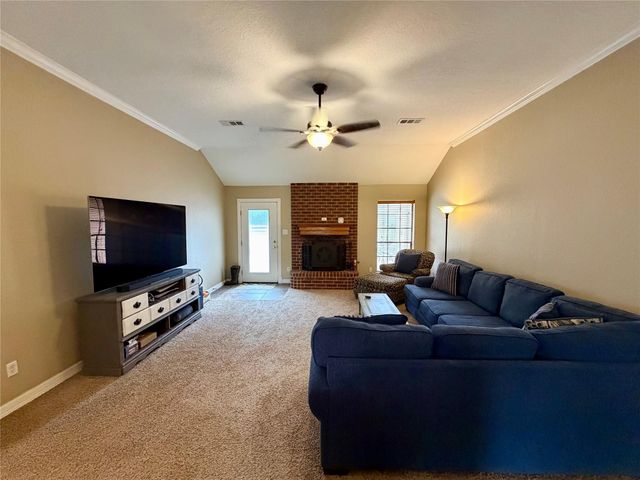 1503 Avenue H, Danbury, TX 77534