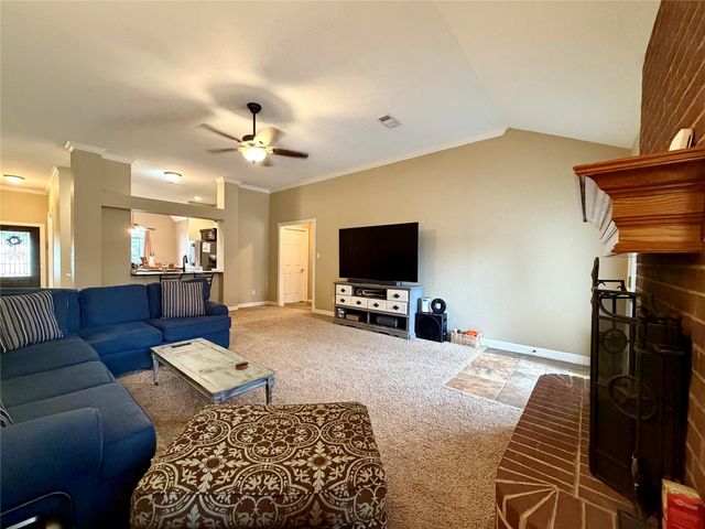 1503 Avenue H, Danbury, TX 77534