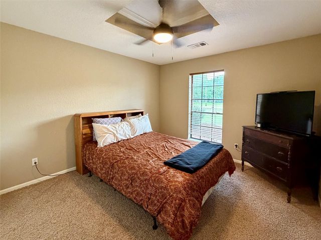 1503 Avenue H, Danbury, TX 77534