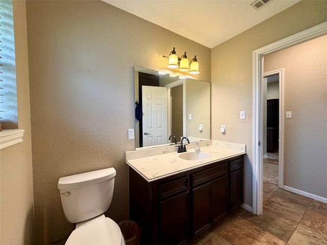 1503 Avenue H, Danbury, TX 77534
