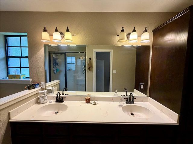 1503 Avenue H, Danbury, TX 77534