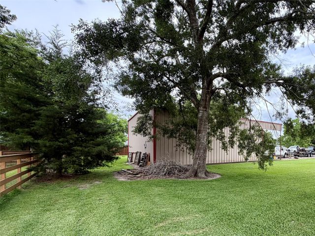 1503 Avenue H, Danbury, TX 77534