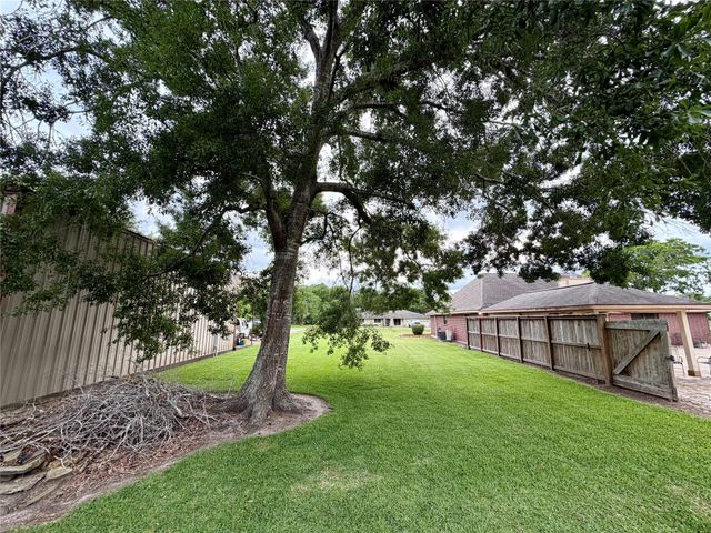 1503 Avenue H, Danbury, TX 77534