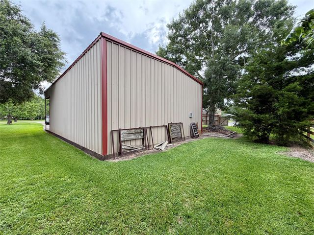 1503 Avenue H, Danbury, TX 77534