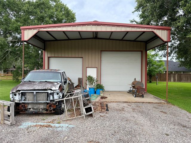 1503 Avenue H, Danbury, TX 77534