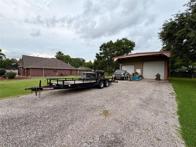 1503 Avenue H, Danbury, TX 77534