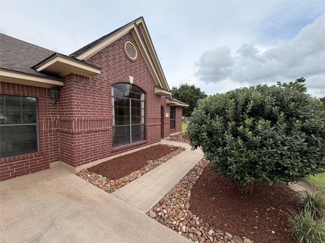 1503 Avenue H, Danbury, TX 77534