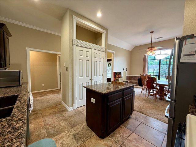 1503 Avenue H, Danbury, TX 77534
