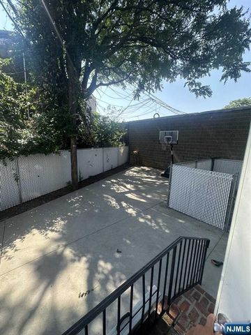 195-197 Ridge Street, Newark, NJ 07104