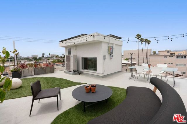 1244 14th Street E, Santa Monica, CA 90404