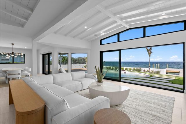 2580 E BAY ISLE DRIVE SE, St Petersburg, FL 33705