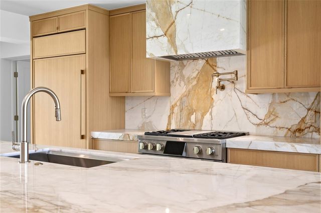 2580 E BAY ISLE DRIVE SE, St Petersburg, FL 33705