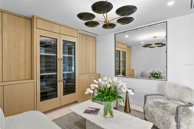 2580 E BAY ISLE DRIVE SE, St Petersburg, FL 33705