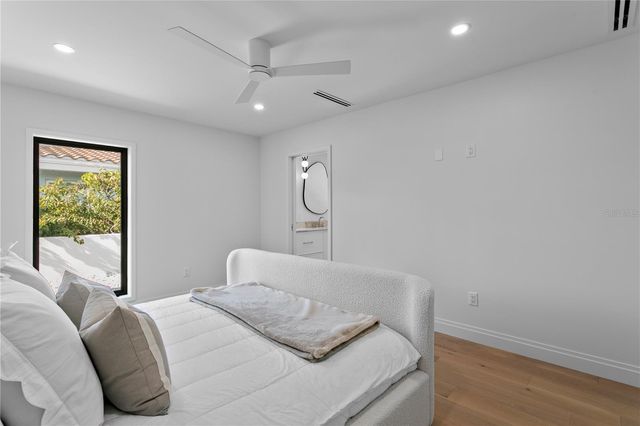 2580 E BAY ISLE DRIVE SE, St Petersburg, FL 33705