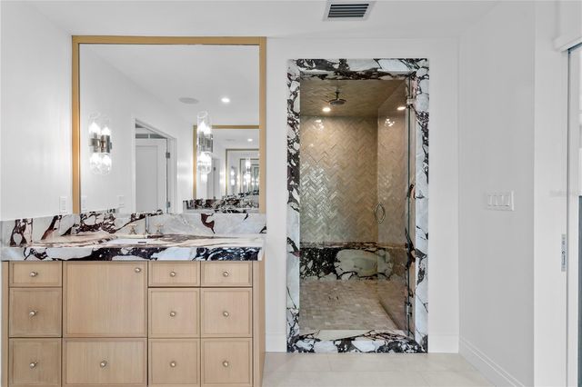 2580 E BAY ISLE DRIVE SE, St Petersburg, FL 33705