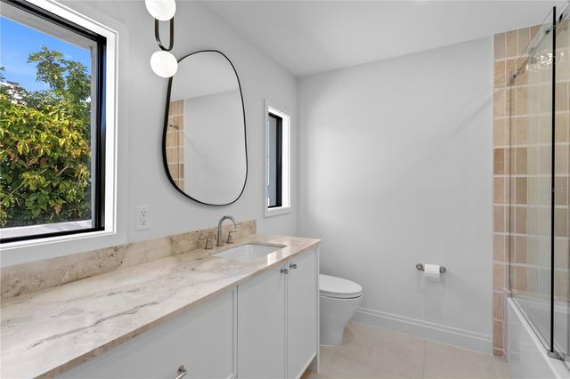 2580 E BAY ISLE DRIVE SE, St Petersburg, FL 33705