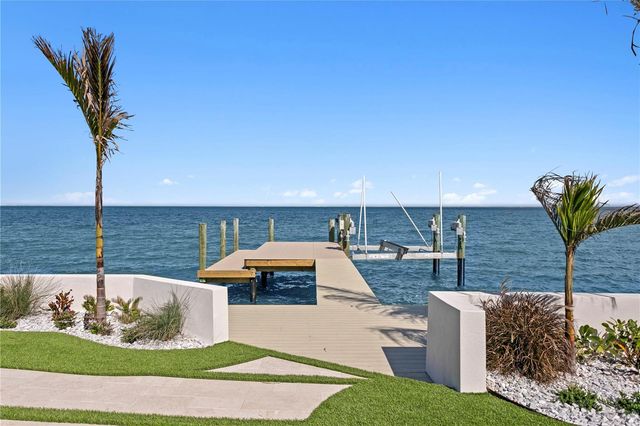 2580 E BAY ISLE DRIVE SE, St Petersburg, FL 33705