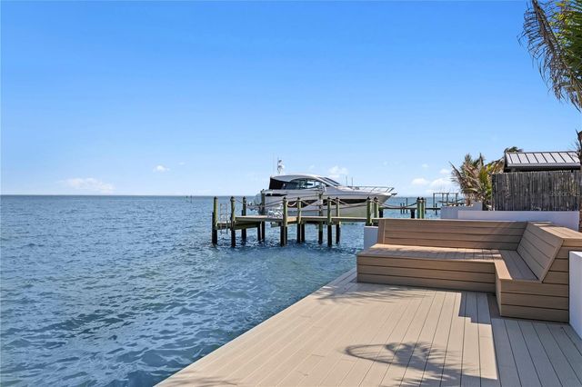 2580 E BAY ISLE DRIVE SE, St Petersburg, FL 33705