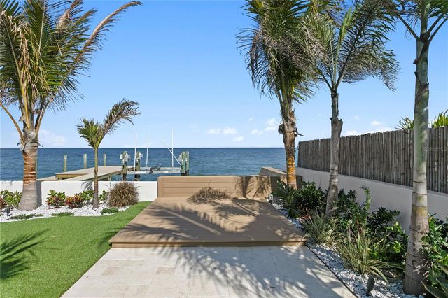 2580 E BAY ISLE DRIVE SE, St Petersburg, FL 33705