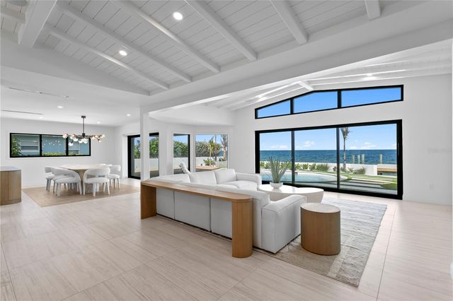 2580 E BAY ISLE DRIVE SE, St Petersburg, FL 33705