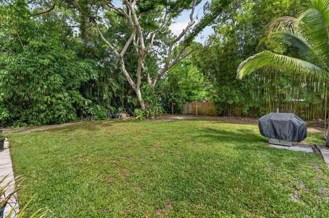 17391 Alexander Run, Jupiter, FL 33478