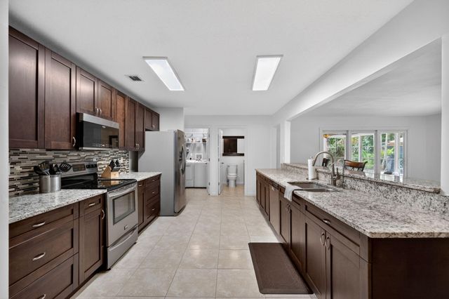 17391 Alexander Run, Jupiter, FL 33478