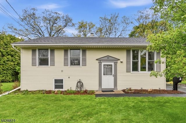 15 Fairview Ave, Newton Town, NJ 07860