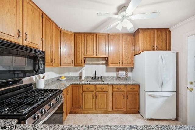 15 Fairview Ave, Newton Town, NJ 07860