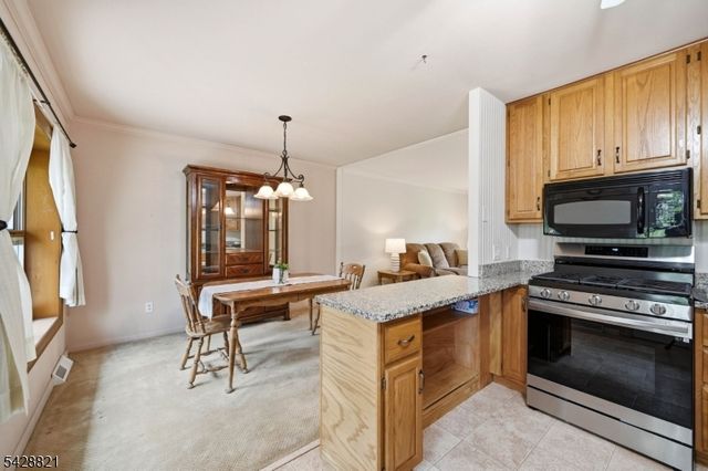 15 Fairview Ave, Newton Town, NJ 07860