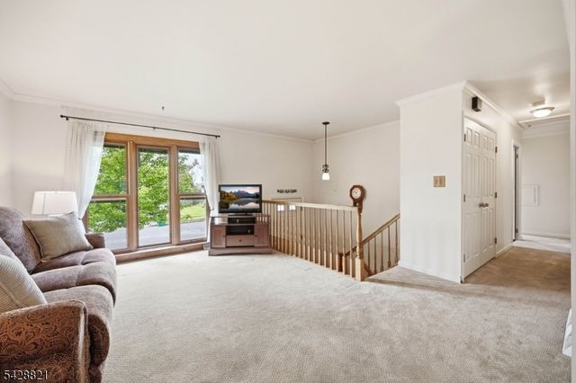 15 Fairview Ave, Newton Town, NJ 07860