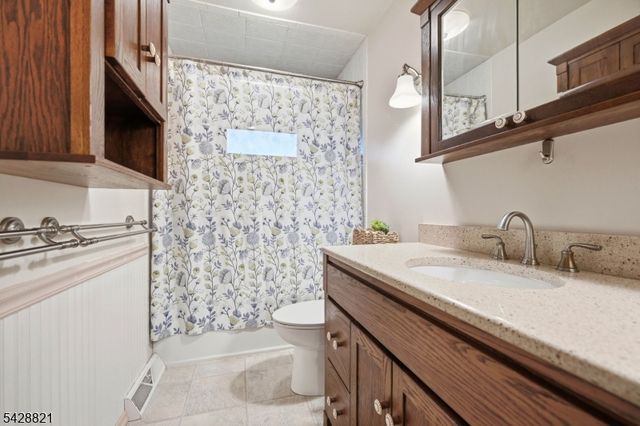 15 Fairview Ave, Newton Town, NJ 07860