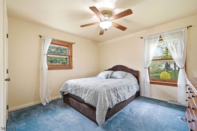 15 Fairview Ave, Newton Town, NJ 07860
