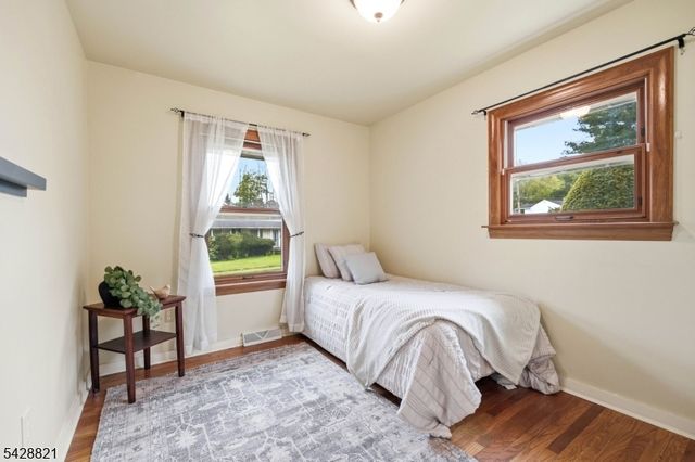 15 Fairview Ave, Newton Town, NJ 07860